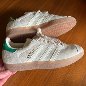 EUC Gazelle Adidas. Worn twice on a trip.